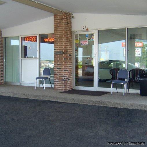 Relax Inn St. Robert Экстерьер фото