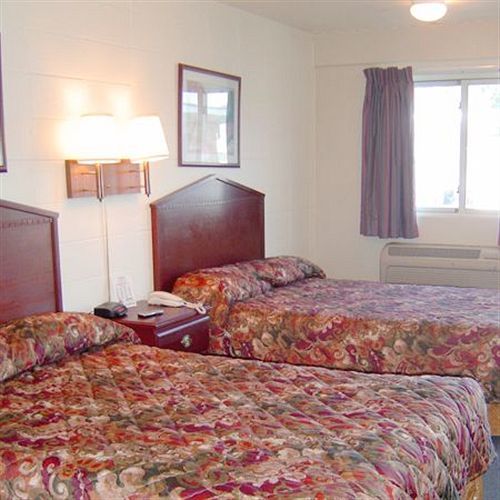 Relax Inn St. Robert Номер фото