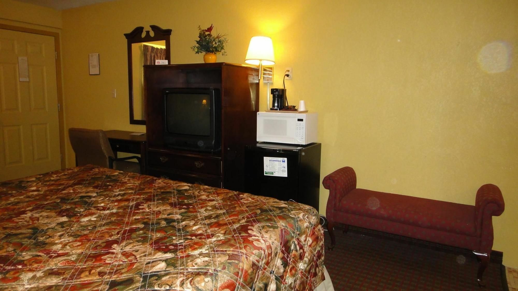 Relax Inn St. Robert Экстерьер фото